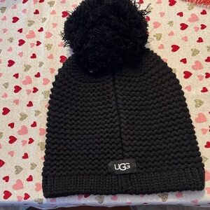 UGG ladies chunky Black Knit Pom-Pom Hat ..o/s
Wool blend ..nwt